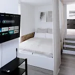 アパート Wunderschoenes Im P-berg Mit Pkw Stellplatz Optional Buchbar ベルリン